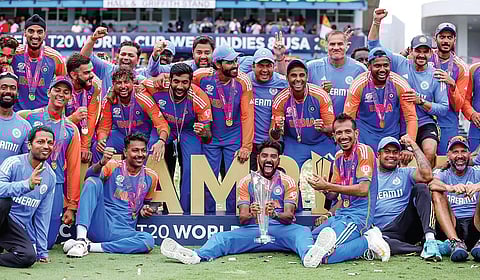 கோப்பை வென்ற ‘கோட்’கள்!