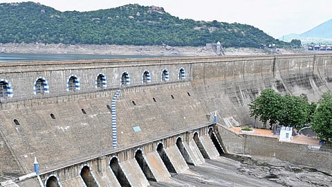 கைவிரிக்கும் கர்நாடகம்...கைகொடுக்காத அமைப்புகள்!