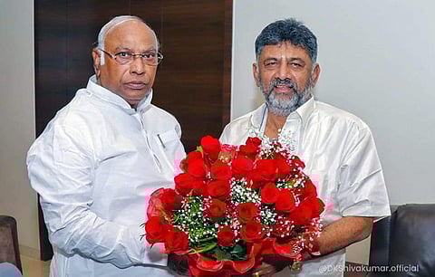 முதல்வர், துணை முதல்வர் போட்டியால் கர்நாடக அரசுக்கு அவப்பெயர்: கார்கேவிடம் முறையிட்ட டி.கே.சிவகுமார்