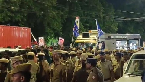 ஊர்வலமாக கொண்டு செல்லப்பட்ட ஆம்ஸ்ட்ராங் உடல் - ‘ஜெய் பீம்’ முழக்கமிட்ட ஆதரவாளர்கள்