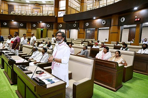 ஜார்க்கண்ட் சட்டப்பேரவையில் உரையாற்றும் ஹேமந்த் சோரன்