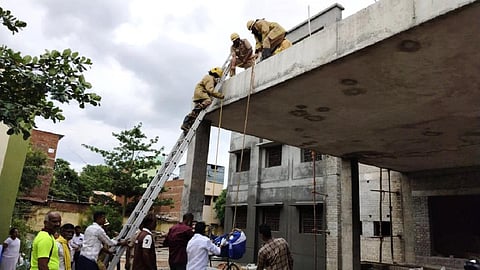 கம்பம் அரசு மருத்துவமனை கட்டுமானப் பணியின்போது தூண் இடிந்து விழுந்து கொத்தனார் மரணம்