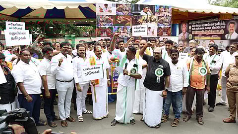 தமிழகத்தில் கள்ளுக்கடைகளை திறக்க வலியுறுத்தி வியாபாரிகள் சங்க பேரவை ஆர்ப்பாட்டம் @ சென்னை