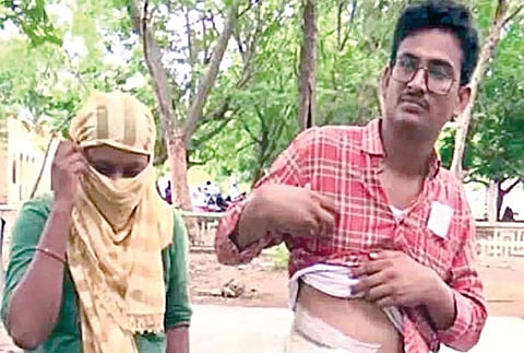 வலதுபக்கம் அறுவை செய்யப் பட்டதை காண்பிக்கும் மதுபாபு.