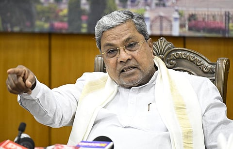 கர்நாடகாவில் மனைவிக்கு மாற்று நிலம் ஒதுக்கிய விவகாரம்: சித்தராமையாவுக்கு எதிராக போலீஸில் புகார்