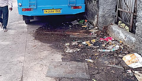 உங்கள் குரல்: சிறுநீர் கழிக்கும் இடமான எழும்பூர் கென்னட் லேன்