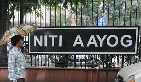 சுகாதாரம், வறுமை ஒழிப்பு, கல்வியில் தேசிய சராசரியைவிட தமிழகம் முன்னிலை: நிதி ஆயோக் வெளியிட்டுள்ள அறிக்கையில் தகவல்