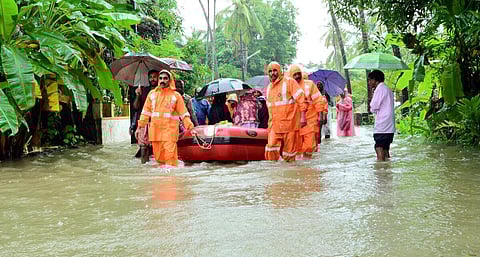 கனமழை காரணமாக கேரளாவில் பள்ளிகளுக்கு விடுமுறை: கர்நாடகாவுக்கு ரெட் அலர்ட்