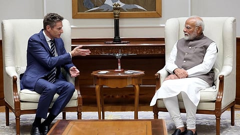 பிரதமர் மோடியை நேற்று டெல்லியில் சந்தித்து பேசிய லாக்கீடு மார்ட்டின் நிறுவனத்தின் தலைமை செயல் அதிகாரி ஜிம் டைக்லெட்.