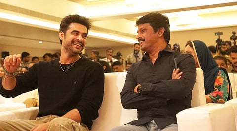 டோவினா தாமஸின் ‘நரிவேட்டா’ மூலம் மலையாளத்தில் அறிமுகமாகும் சேரன்!