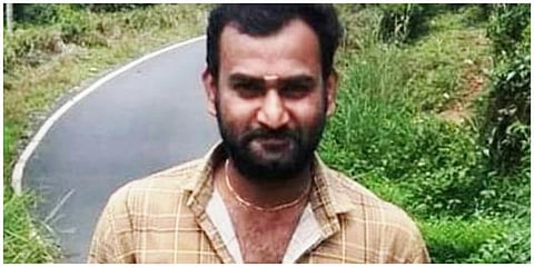 வயநாட்டில் ஏற்பட்ட நிலச்சரிவில் சிக்கி நீலகிரி மாவட்டம் கூடலூரைச் சேர்ந்த தொழிலாளி காளிதாஸ் உயிரிழந்தார்.