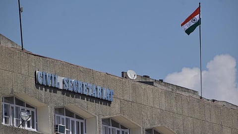 காஷ்மீரில் தீவிரவாத செயல்களுக்கு நிதி திரட்டிய 6 அரசு ஊழியர்கள் பணிநீக்கம்