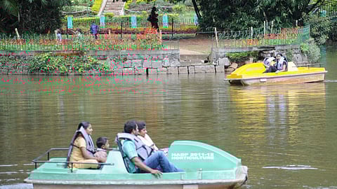 உதகையில் மழை ஓய்ந்ததால் சுற்றுலா பயணிகள் அதிகரிப்பு