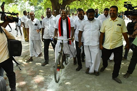 நெல்லை மேயர் தேர்தல்: திமுக வேட்பாளருக்கு போட்டியாக கவுன்சிலர் வேட்புமனு தாக்கல்