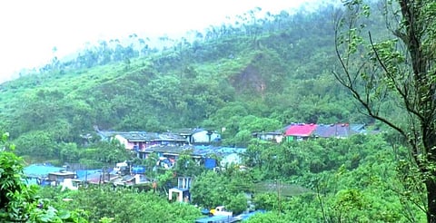 மூணாறில் உள்ள அந்தோணியார் காலனி.