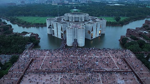 வங்கதேச கலவர பின்னணியில் பாகிஸ்தான் ஐஎஸ்ஐ: பிளிட்ஸ் இதழின் தலையங்கத்தில் தகவல்