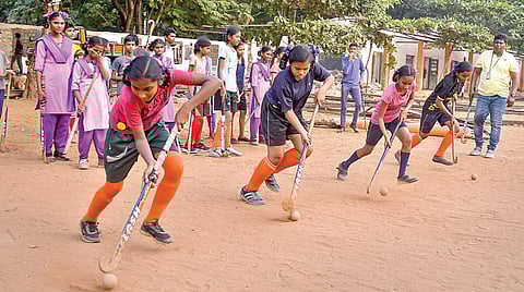 கலை, இலக்கியம், விளையாட்டே மாணவர்களை செதுக்குகின்றன