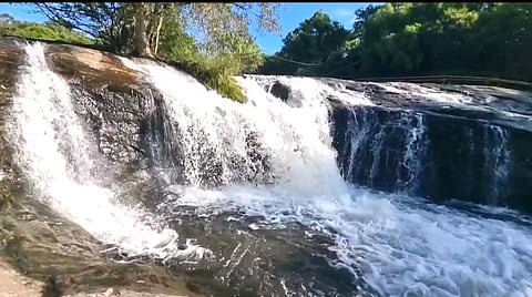 கும்பக்கரை அருவியில் ஏற்பட்டுள்ள வெள்ளப்பெருக்கு.