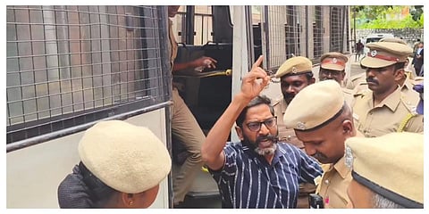 யூடியூபர் சவுக்கு சங்கரை குமரி மாவட்டம் குழித்துறை நீதிமன்றத்தில் போலீஸார் ஆஜர்படுத்தினர்