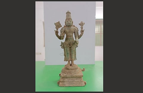 12 ஆண்டுகளாக மறைத்து வைத்து விற்க முயன்ற 2.5 அடி உயர பெருமாள் ஐம்பொன் சிலை மீட்பு: 7 பேர் கைது