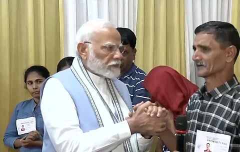 வயநாட்டில் நிலச்சரிவால் பாதிக்கப்பட்ட மக்களை நேரில் சந்தித்து பிரதமர் மோடி ஆறுதல்