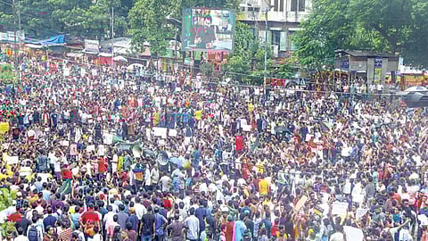 இந்திய எல்லைகளில் குவியும் வங்கதேச இந்துக்கள்