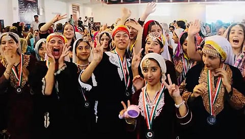 காஷ்மீரின் பாரமுல்லா மாவட்டத்தில் 10,000 பெண்கள் ஒரே நேரத்தில் கிராமிய நடனமாடி உலக சாதனை