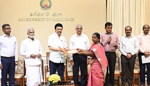 கிராமப்புறங்களில் உள்ள 2,500 கோயில்களுக்கு ரூ.50 கோடி நிதி: திருப்பணிகளுக்காக முதல்வர் ஸ்டாலின் வழங்கினார்