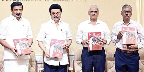 ‘தலைசிறந்த மூன்றாண்டு, தலைநிமிர்ந்த தமிழ்நாடு’ - சாதனை மலரை முதல்வர் ஸ்டாலின் வெளியிட்டார்