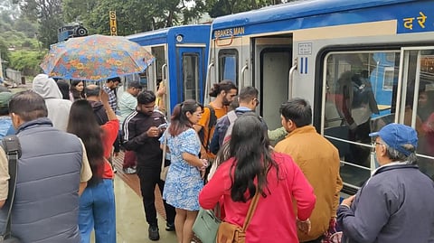 உதகை – குன்னூர் இடையே சிறப்பு மலை ரயில் இயக்கம்: சுற்றுலா பயணிகள் உற்சாகம்