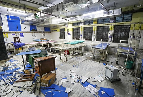 ஆர்.ஜி. கர் மருத்துவமனை தாக்கப்பட்ட காட்சி