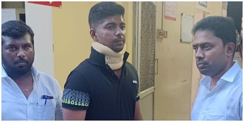 கரூர் நில மோசடி வழக்கில் ஜாமீன் பெற்று கையெழுத்திட்டு வரும் பிரவீண் என்பவர் மீது மர்ம கும்பல் தாக்குதல் நடத்தியுள்ளது.