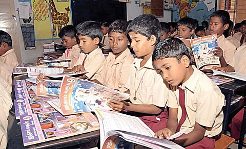 கிராமப்புற தனியார் பள்ளிகளுக்கும் இலவச பாடநூல் வழங்கலாமே!