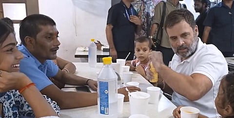 “குறைந்த வருமானமும் பணவீக்கமும்” - கேப் டிரைவருடன் பயணித்து குறைகளை கேட்டறிந்த ராகுல் காந்தி: வீடியோ வைரல்