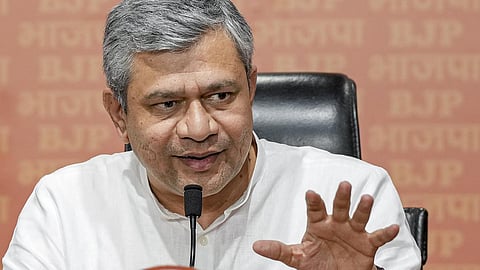 தமிழகத்தில் ரயில்வே மேம்பாட்டுக்காக ரூ.6,362 கோடி ஒதுக்கீடு: ரயில்வே அமைச்சர் அஸ்வினி வைஷ்ணவ் பதில்