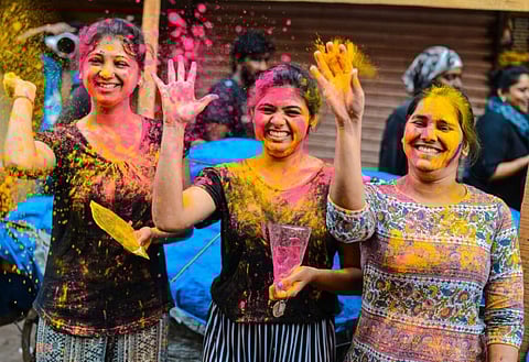 ஹோலி கொண்டாட்டத்தின்போது சவுகார்பேட்டை | கோப்புப் படம்: பிரவீண்