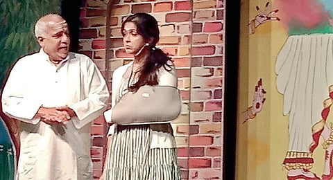 ‘டம்மீஸ்’ குழுவினரின் ‘சரணடைந்தேன் 2.O’ நாடகத்தில் ஓர் காட்சி.