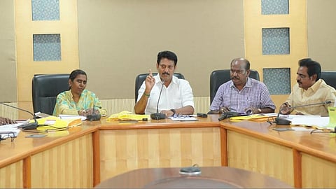 அடிப்படை வசதிகள் குறித்து பள்ளிகளில் நேரடி ஆய்வு: முதன்மை கல்வி அதிகாரிகளுக்கு அமைச்சர் உத்தரவு