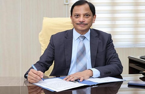 டிஎன்பிஎஸ்சி புதிய தலைவராக மூத்த ஐஏஎஸ் அதிகாரி எஸ்.கே. பிரபாகர் நேற்று பொறுப்பேற்றார்.