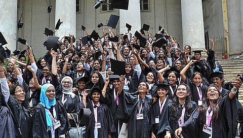 பட்டமளிப்பு விழாவில் பாரம்பரிய உடை அணிய மத்திய அரசு அறிவுரை