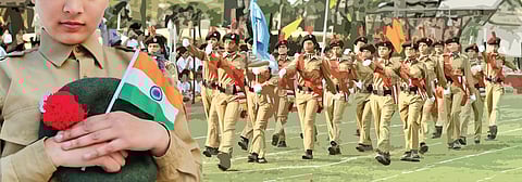 இதுதான் கட்சி நிர்வாகியின் தகுதியா?