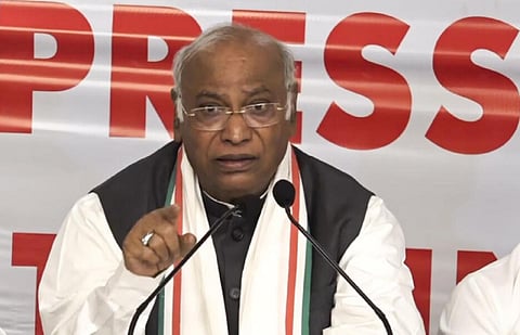 ‘‘யுபிஎஸ்-ன் ‘யு’ என்பது மோடி அரசின் யு - டர்ன்களை குறிக்கிறது’’ - மல்லிகார்ஜுன கார்கே