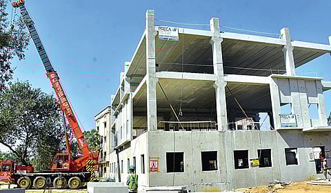 முதன்மை பெறுமா முன்வார்த்த கட்டுமானம்?