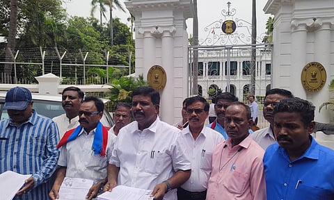 வெளியூரைச் சேர்ந்த பட்டியலின மக்களுக்கு புதுச்சேரியில் இடஒதுக்கீடு மறுப்பு: ஆளுநரிடம் எம்.பி ரவிக்குமார் மனு