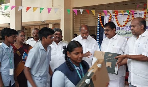 அரசுப் பள்ளி மாணவர்களுக்கு விரைவில் விலையில்லா புத்தகப்பை, காலணிகள்: முதல்வர் ரங்கசாமி