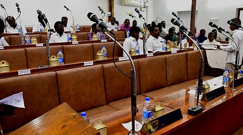 காலியாக காட்சியளித்த மாமன்ற கூட்டம் | படம்: எஸ்.கிருஷ்ணமூர்த்தி