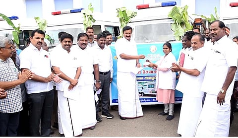 திருப்பூர் மாவட்ட ஆட்சியர் அலுவலகத்தில் கால்நடை மருத்துவ ஊர்தி சேவையை அமைச்சர் மு.பெ.சாமிநாதன் தொடங்கி வைத்தார்.