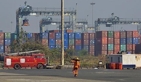 பேச்சுவார்த்தையில் உடன்பாடு: துறைமுக ஊழியர்களுக்கு 8.5 சதவீதம் ஊதிய உயர்வு