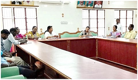 அதிகாரிகள் ஆலோசனை