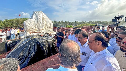 உடைந்து விழுந்த இடத்தில் சத்ரபதி சிவாஜி சிலை மீண்டும் நிறுவப்படும்: அஜித் பவார் சபதம்
